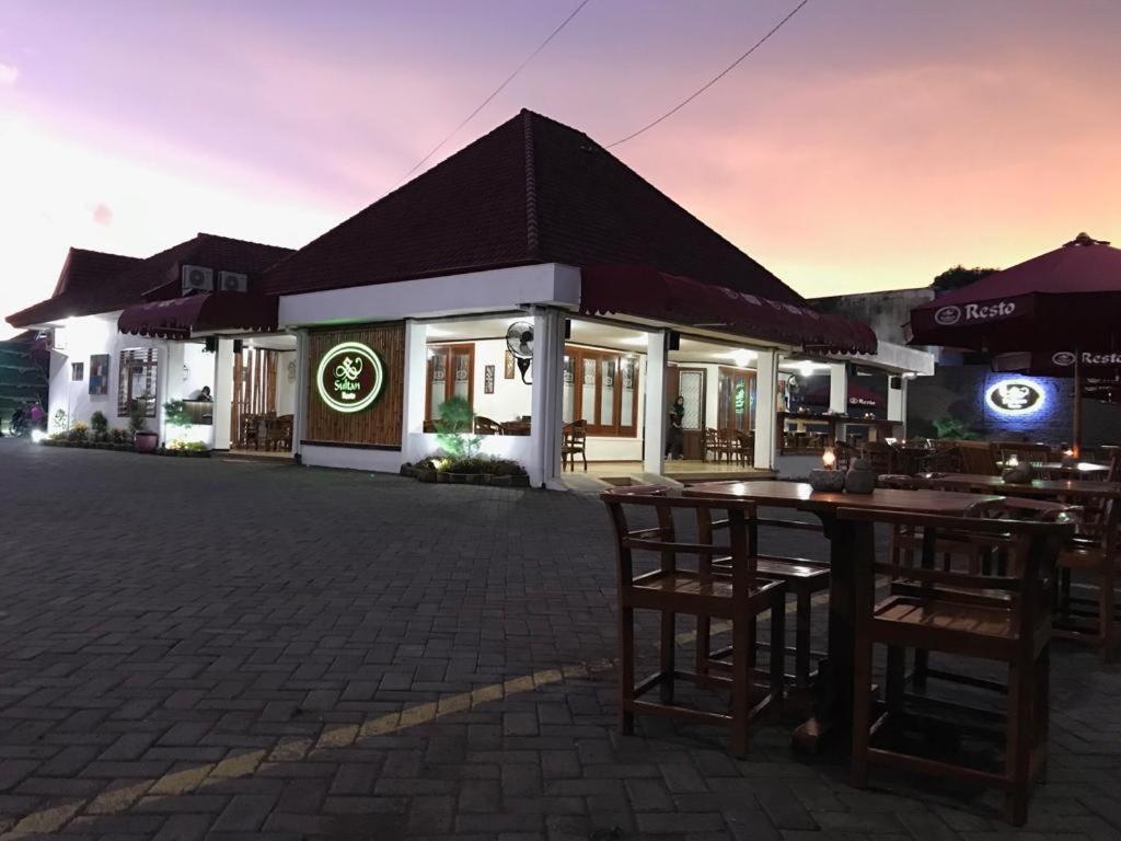 Sultan Guesthouse Tulungagung Exterior photo